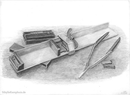 Zeichnung | Bleistift | Schiffchen für den Bleisatz mit Bleilettern und Setzer-Pinzette  | Praktikum in der Durckerei Gelhar, Gronau bei Bergisch Gladbach | 1987