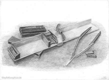 Zeichnung | Bleistift | Schiffchen für den Bleisatz mit Bleilettern und Setzer-Pinzette | Praktikum in der Durckerei Gelhar, Gronau bei Bergisch Gladbach | 1987